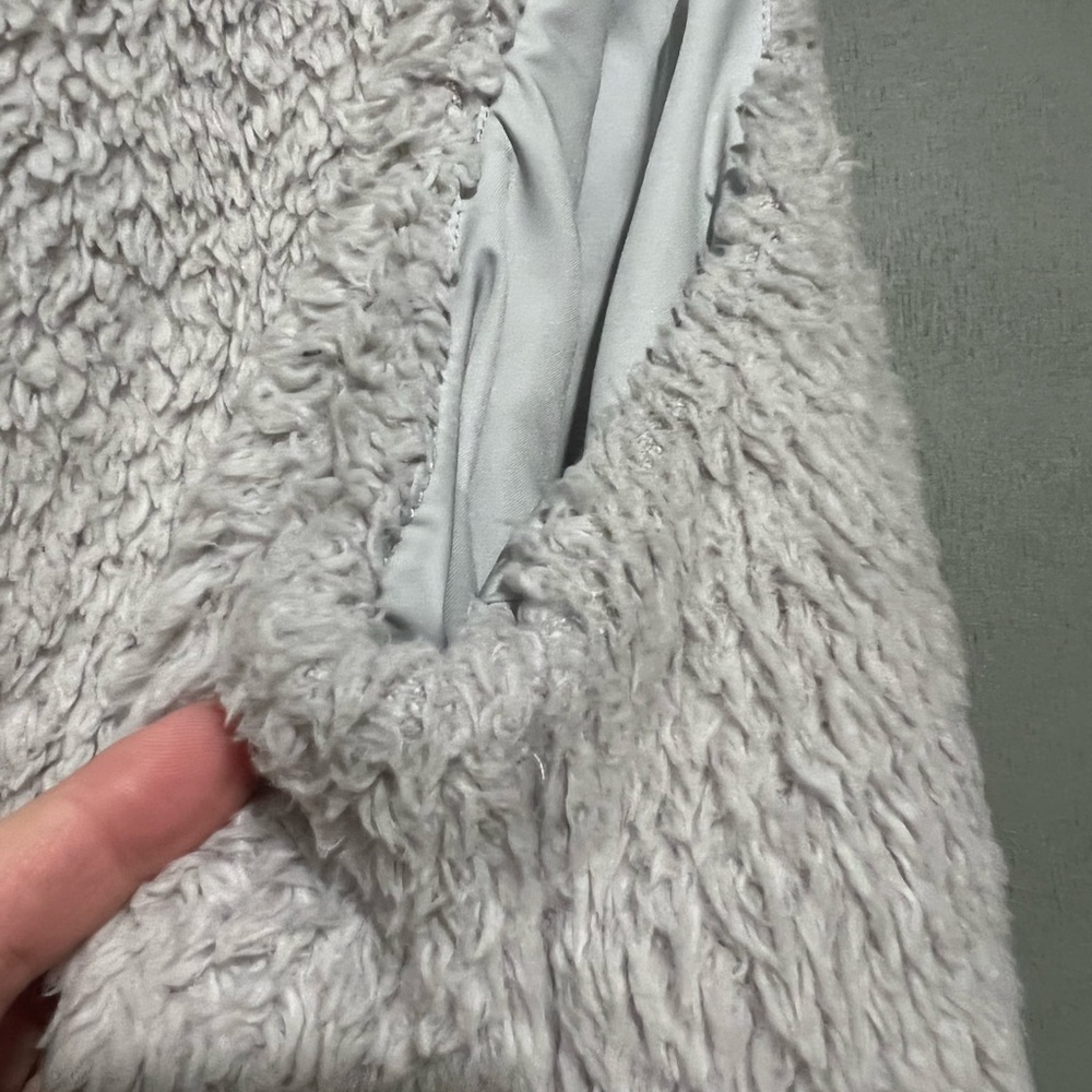 LAST CHANCE CLOSET CLOSING Patagonia Los Gatos Vest Grey - Picture 2 of 5